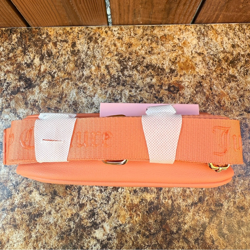 Juicy Couture Obsessed Camera Crossbody Bag - Picture 3 of 11